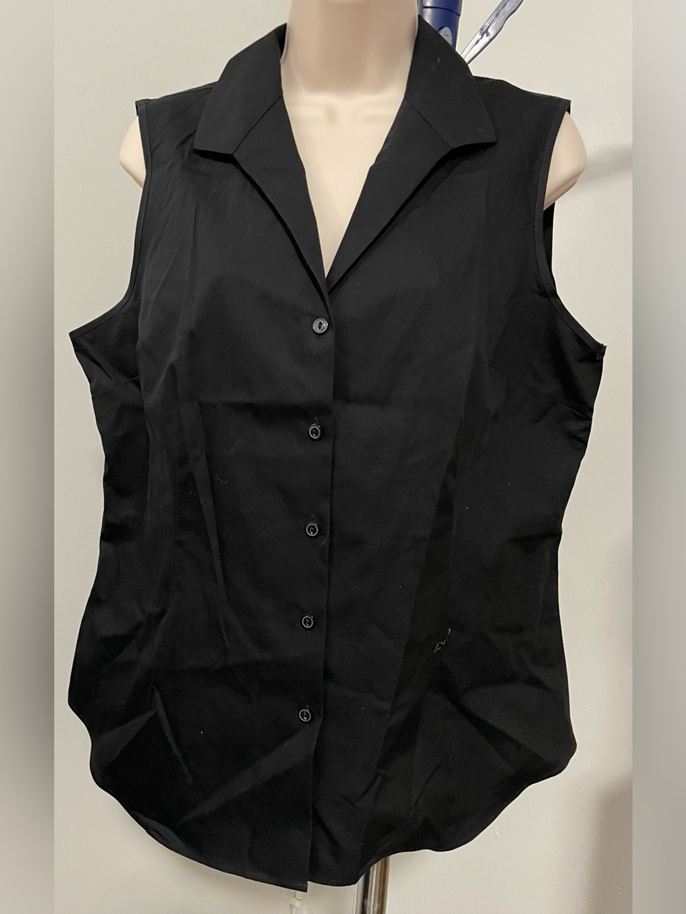 Jones New York Black Sleeveless Button-Down Collared Top Sz.L